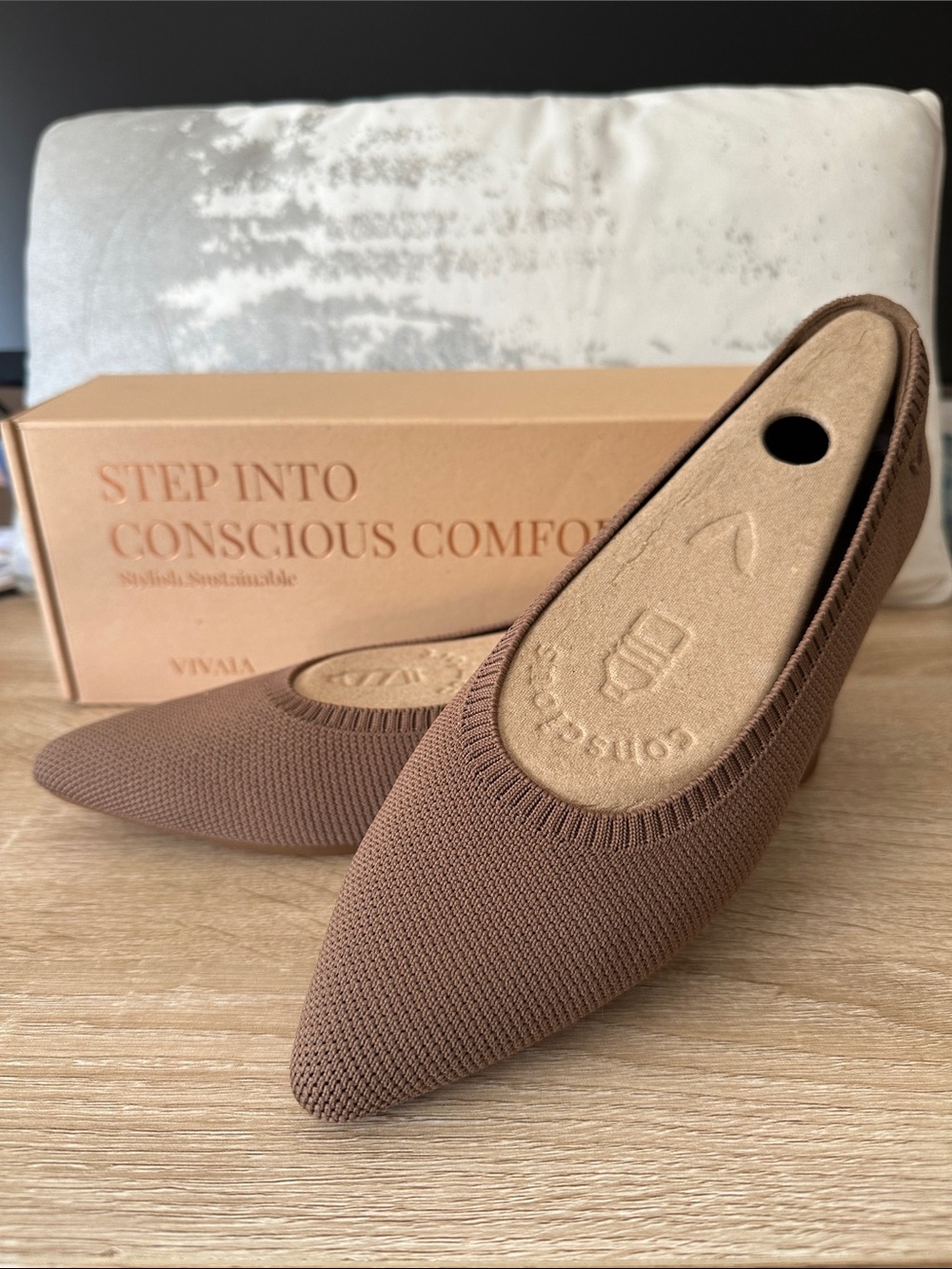 VIVAIA Women's Brown Pointed Knit Flats